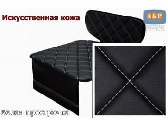 Коврик под детское автокресло-бустер. Искусственная кожа. Цвет: черный с белой прострочкой Ромб.